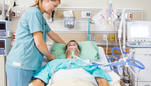 Número de casos do coronavírus em profissionais de saúde mais do que dobra em um mês